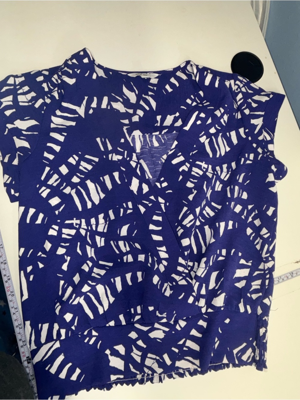 Nine West Blue & White Abstract Faux-Wrap Smocked Waist Top - Size S - Picture 2 of 7